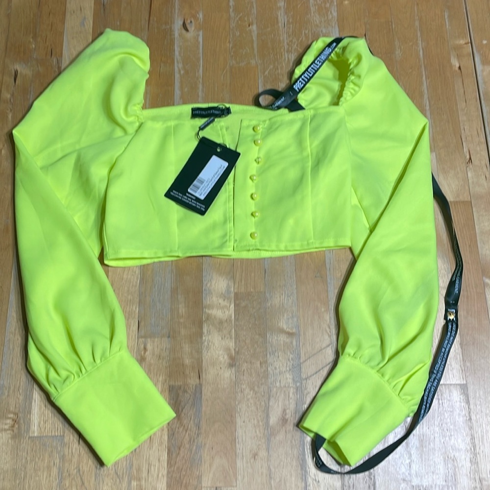 NWT pretty little thing puffy sleeve crop top